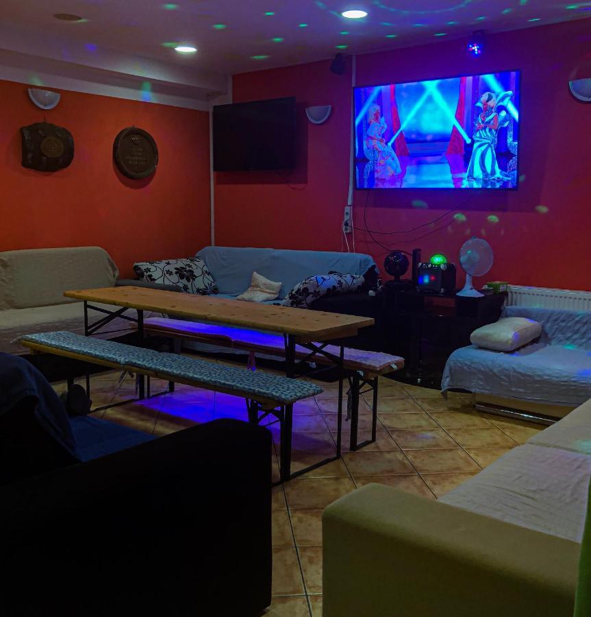 Whole Basement Former Pub3 For Bachelor / Bachelorette Party Budapeste Exterior foto