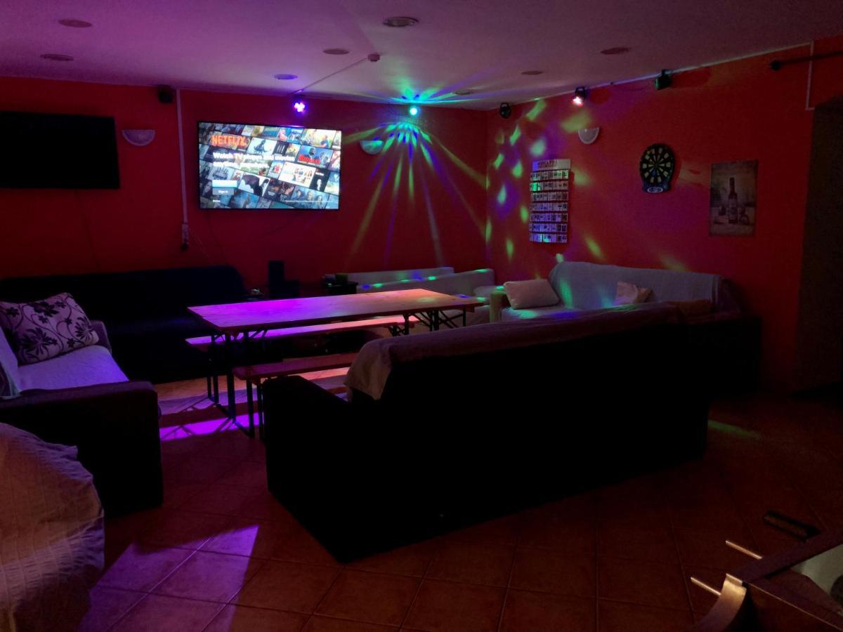 Whole Basement Former Pub3 For Bachelor / Bachelorette Party Budapeste Exterior foto