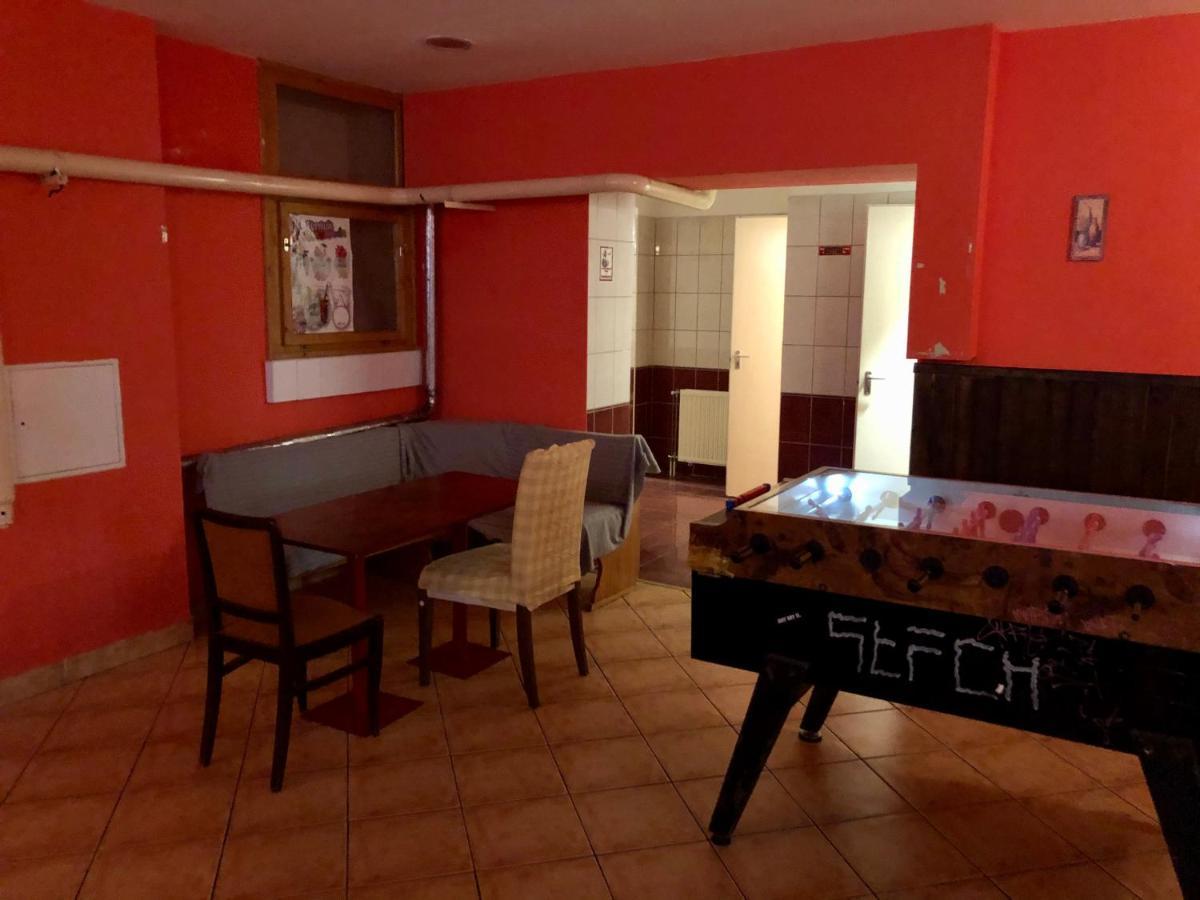 Whole Basement Former Pub3 For Bachelor / Bachelorette Party Budapeste Exterior foto