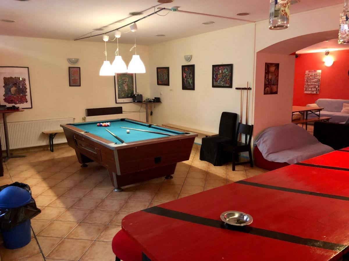 Whole Basement Former Pub3 For Bachelor / Bachelorette Party Budapeste Exterior foto