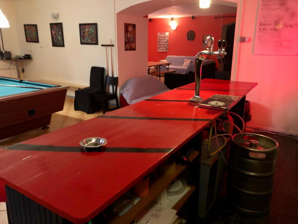 Whole Basement Former Pub3 For Bachelor / Bachelorette Party Budapeste Exterior foto