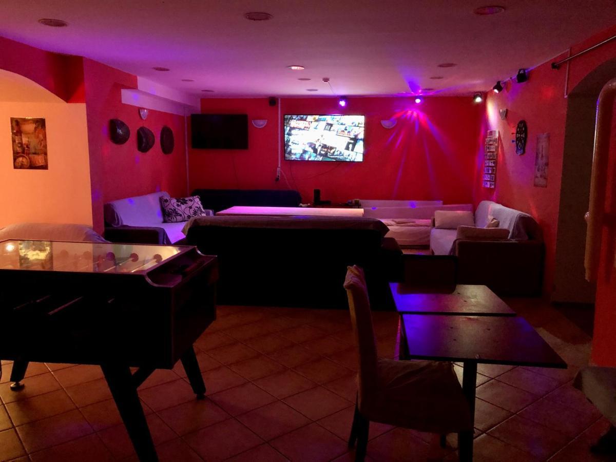 Whole Basement Former Pub3 For Bachelor / Bachelorette Party Budapeste Exterior foto